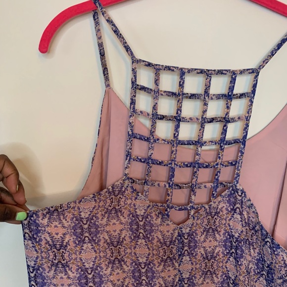 Patterned Cage Back Tank - Picture 4 of 4